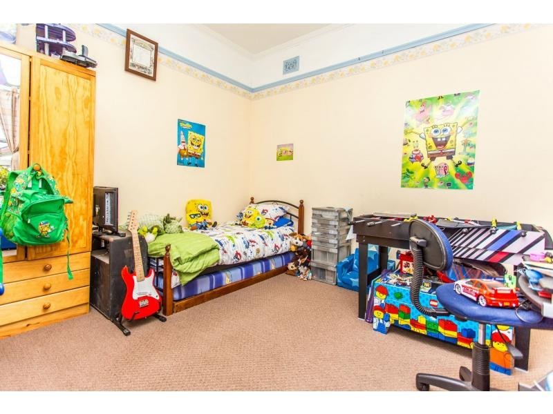 25 Queen Street, Stockton NSW 2295