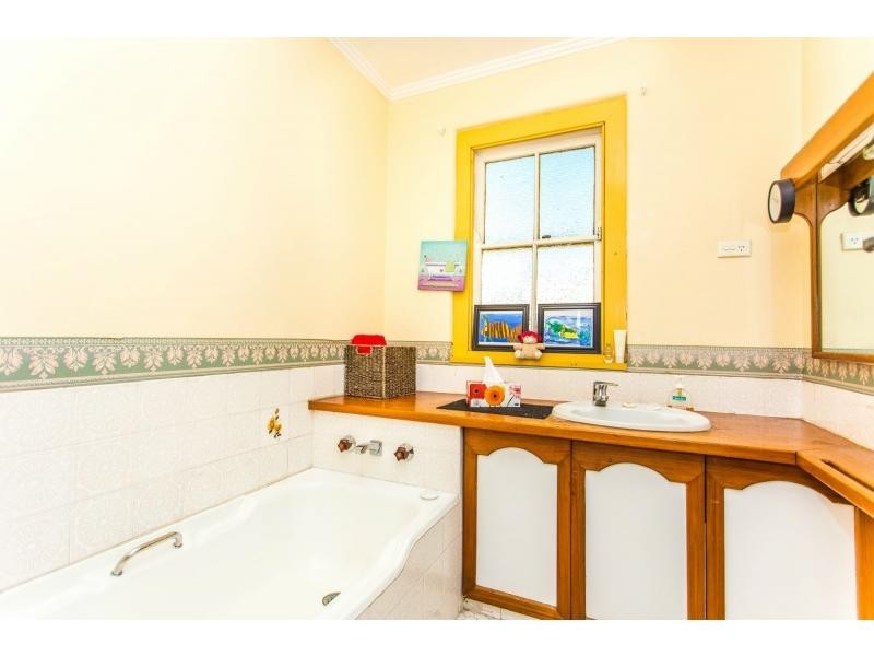 25 Queen Street, Stockton NSW 2295