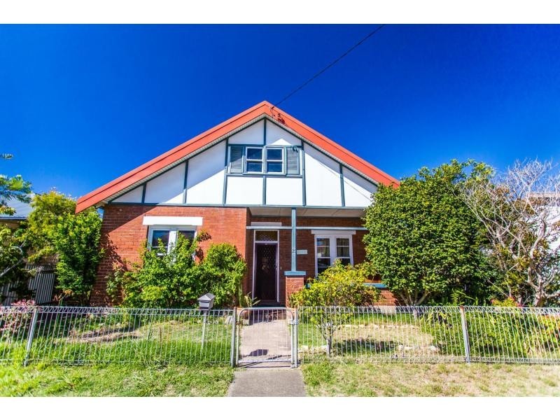 25 Queen Street, Stockton NSW 2295