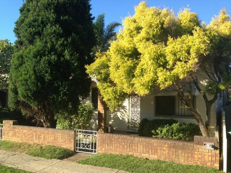 8 William Street, Stockton NSW 2295