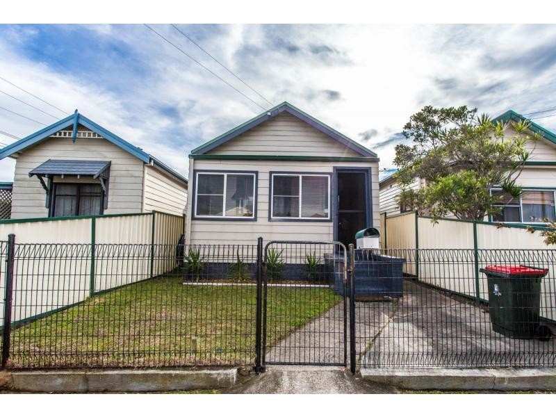 30 Monmouth Street, Stockton NSW 2295