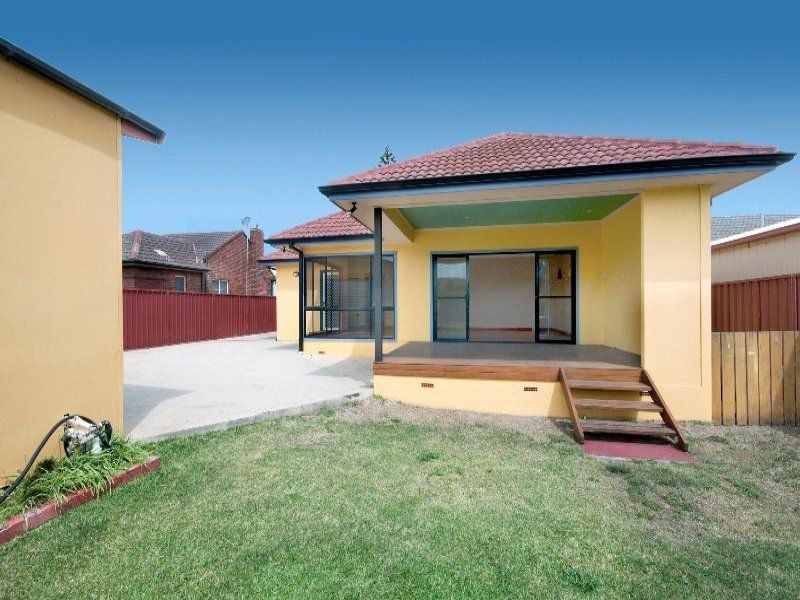 12 Flint Street, Stockton NSW 2295