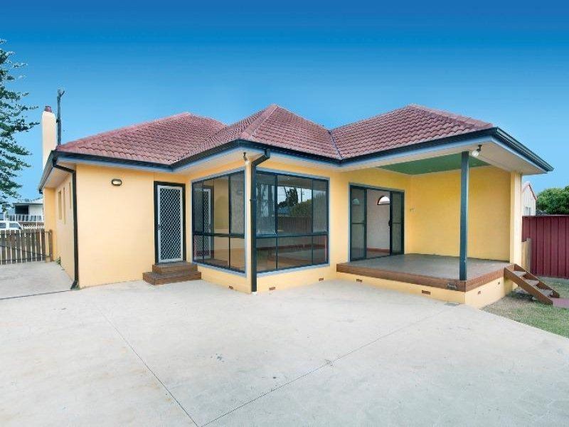 12 Flint Street, Stockton NSW 2295