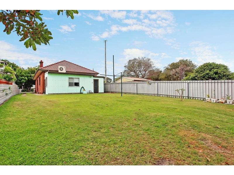 95 Douglas Street, Stockton NSW 2295