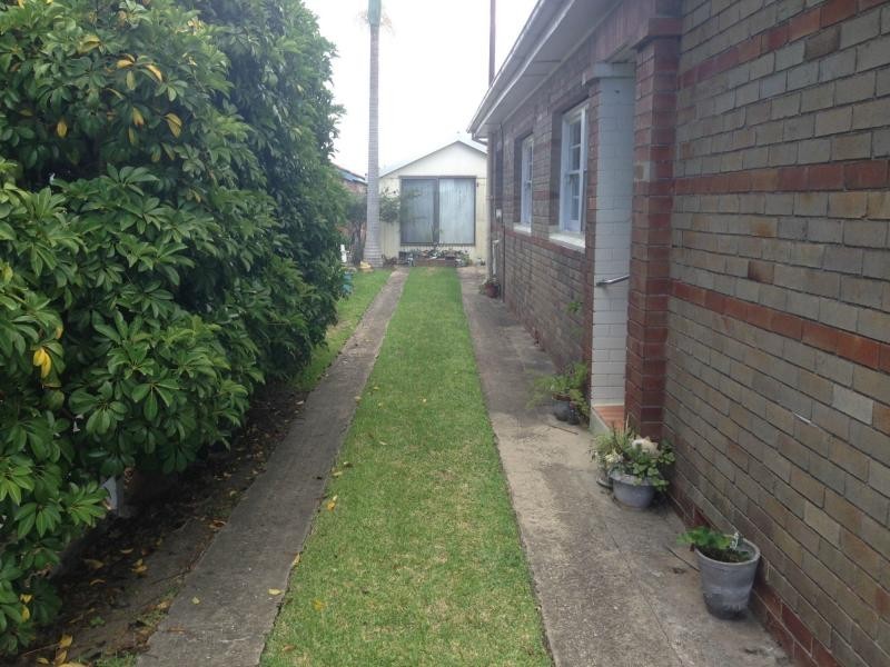 65 Fullerton Street, Stockton NSW 2295