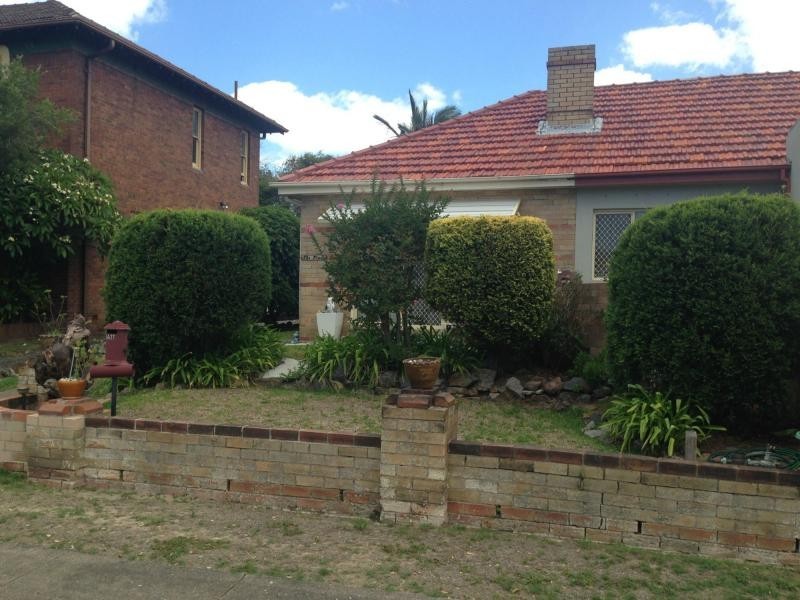 65 Fullerton Street, Stockton NSW 2295