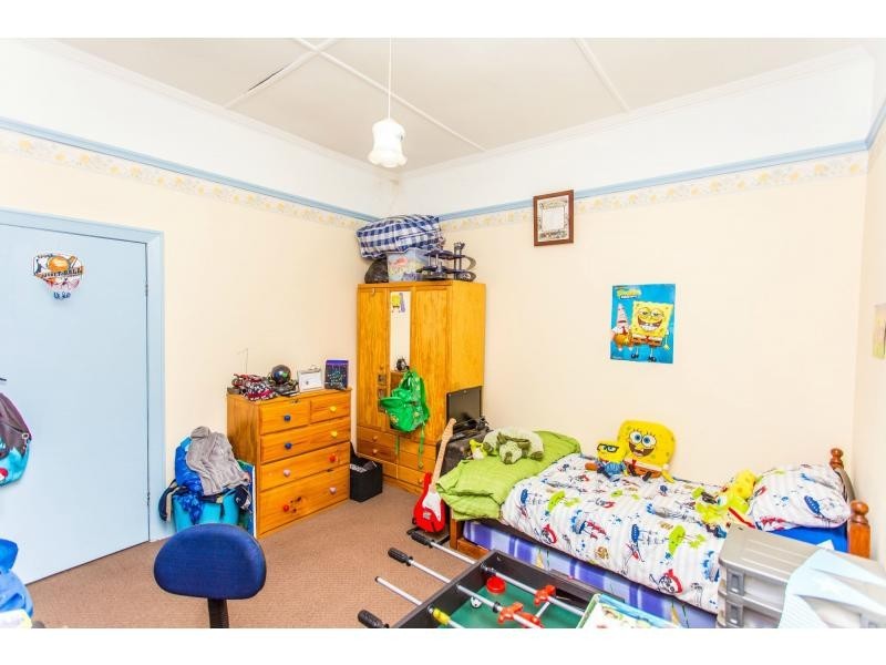 25 Queen Street, Stockton NSW 2295