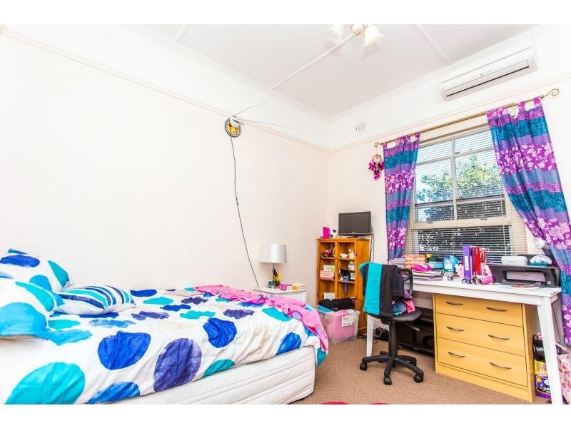 25 Queen Street, Stockton NSW 2295