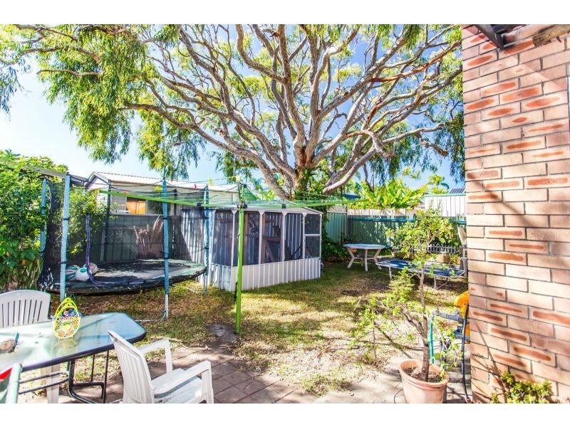 25 Queen Street, Stockton NSW 2295