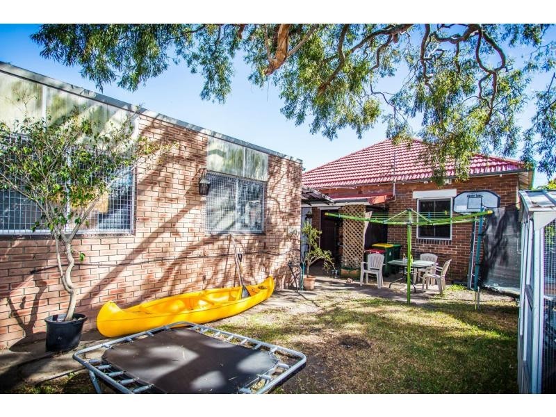 25 Queen Street, Stockton NSW 2295