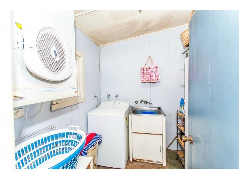 25 Queen Street, Stockton NSW 2295