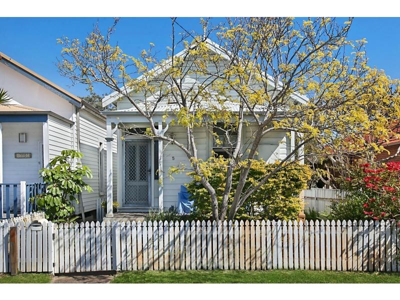 5 Forfar Street, Stockton NSW 2295