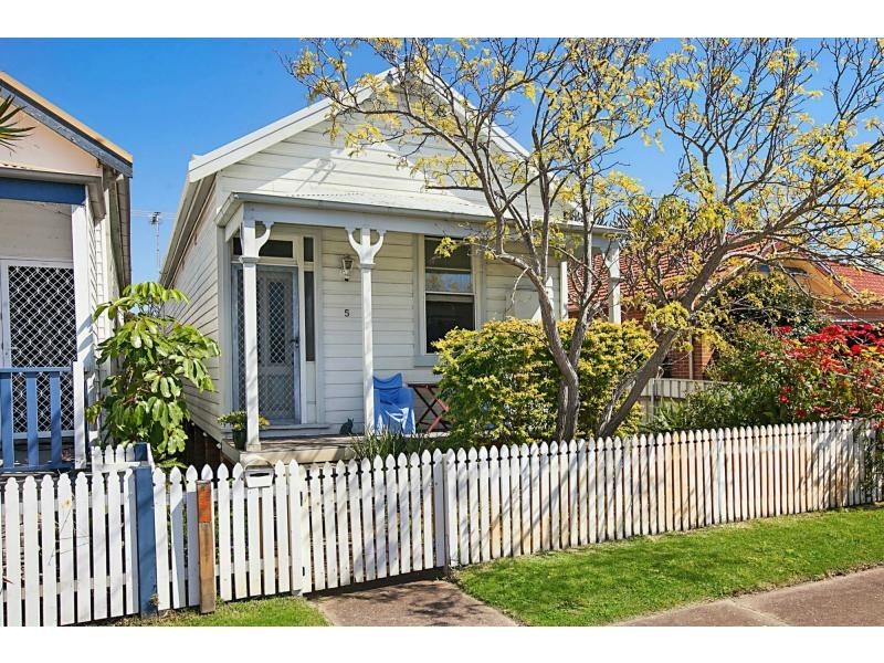 5 Forfar Street, Stockton NSW 2295