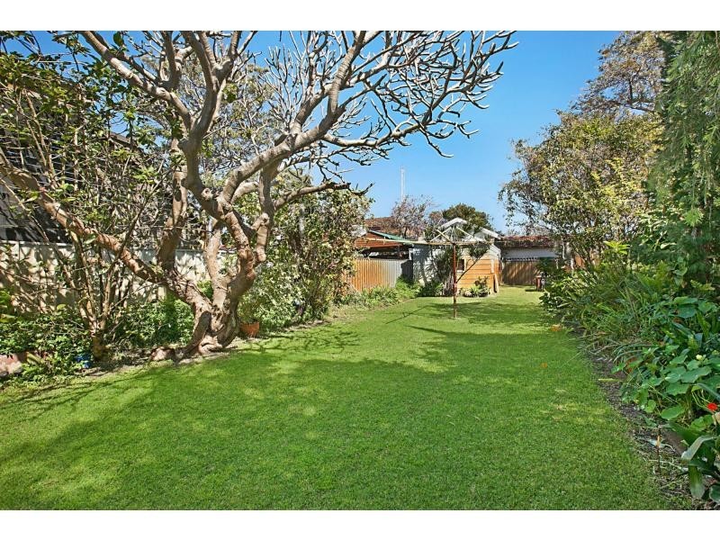 5 Forfar Street, Stockton NSW 2295