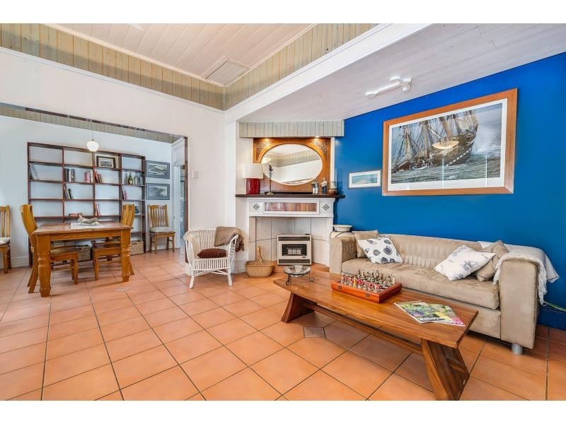 103 Roxburgh Street, Stockton NSW 2295