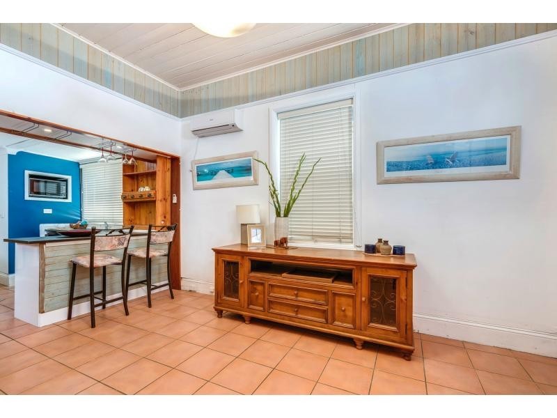 103 Roxburgh Street, Stockton NSW 2295