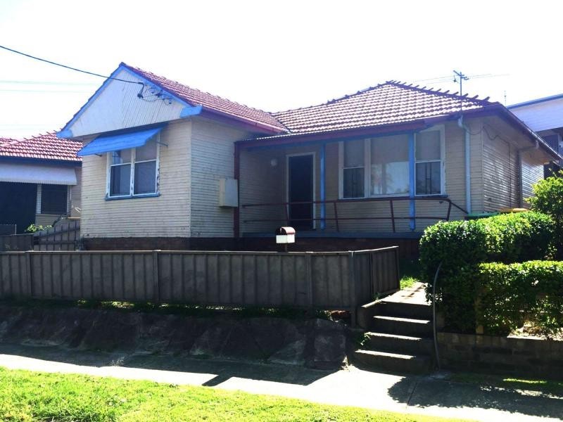 4 Fullerton Street, Stockton NSW 2295