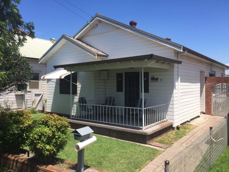 9 Roxburgh Street, Stockton NSW 2295