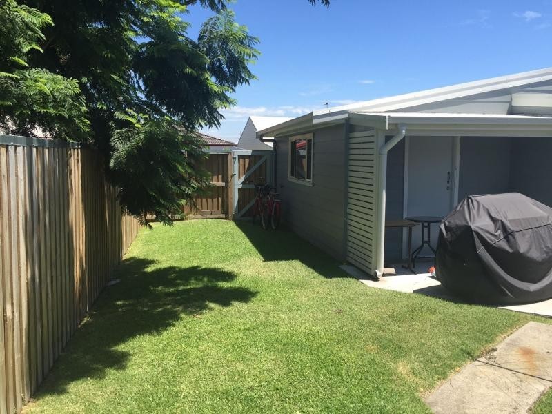 9 Roxburgh Street, Stockton NSW 2295