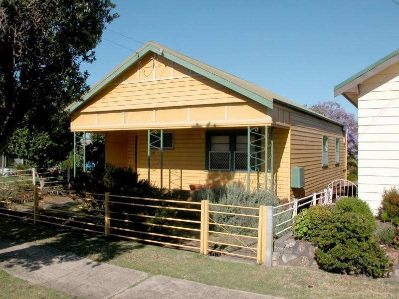 37 Roxburgh Street, Stockton NSW 2295