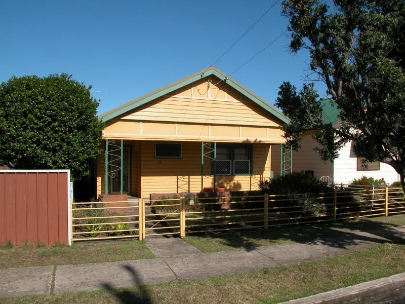 37 Roxburgh Street, Stockton NSW 2295
