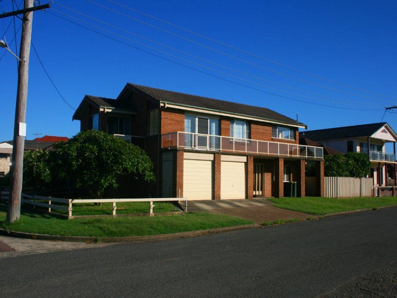 2 Maitland Street, Stockton NSW 2295