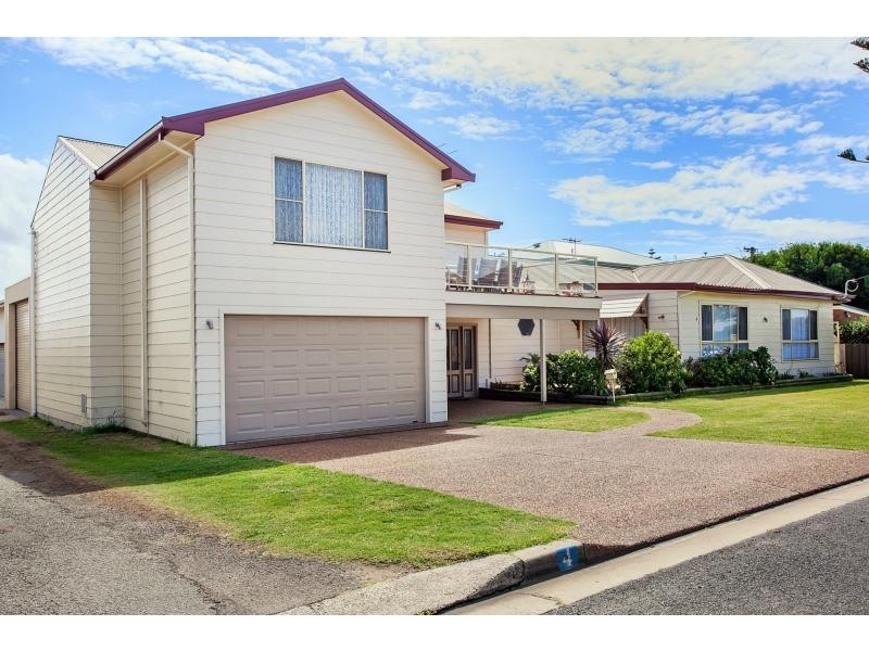 4 Pembroke Street, Stockton NSW 2295