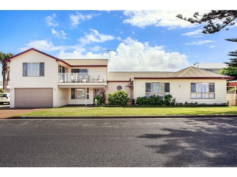 4 Pembroke Street, Stockton NSW 2295