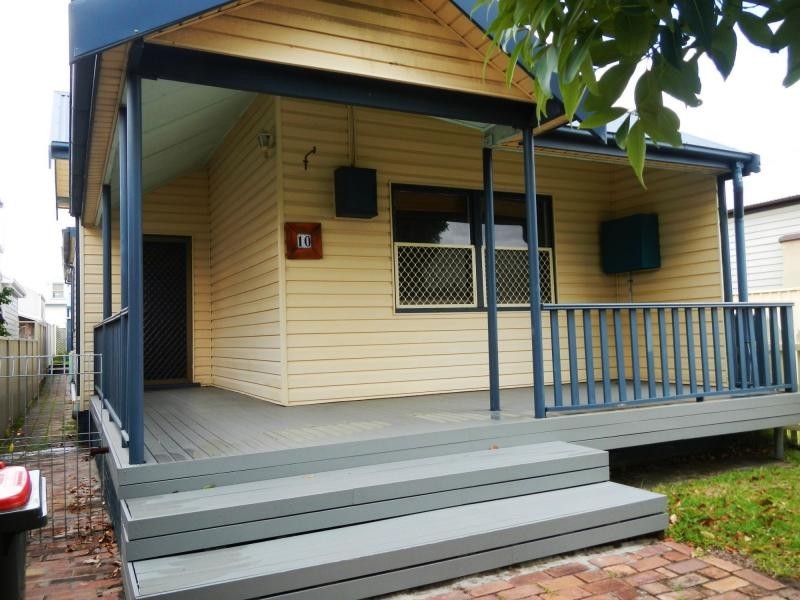 10 Douglas Street, Stockton NSW 2295
