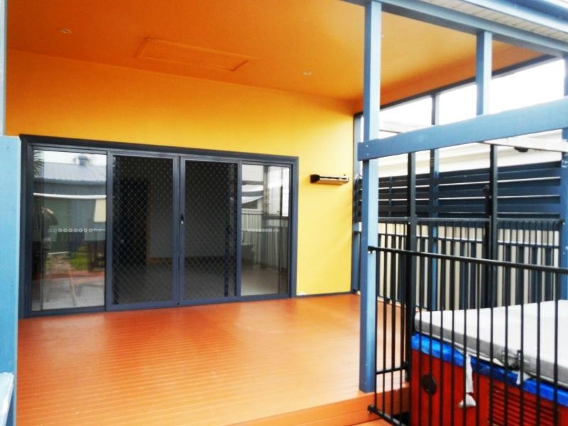 10 Douglas Street, Stockton NSW 2295