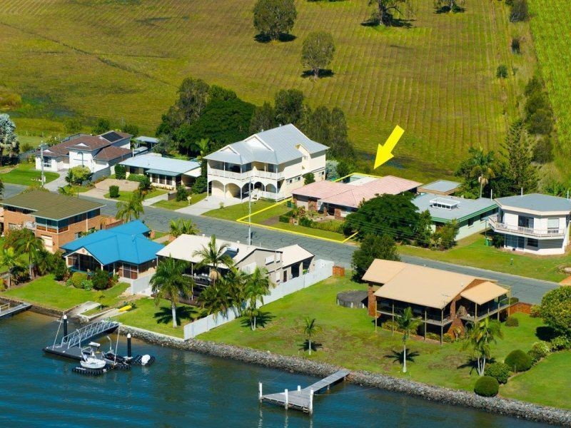 15 Esplanade, Jacobs Well QLD 4208