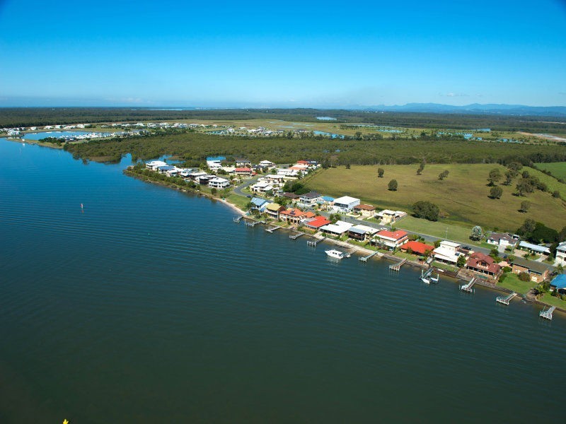 15 Esplanade, Jacobs Well QLD 4208