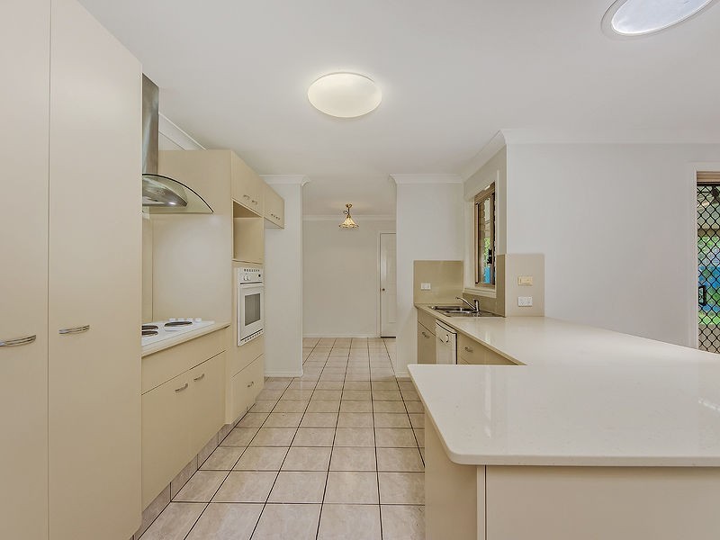 15 Esplanade, Jacobs Well QLD 4208