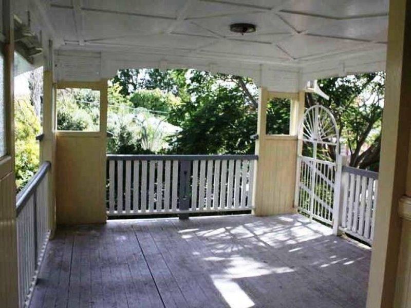33 Bergin Street, Booval QLD 4304