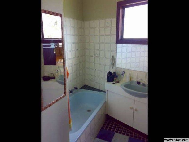 11 Esplanade, Jacobs Well QLD 4208