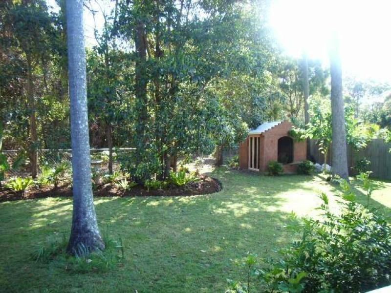 8 Greenfinch Court, Jacobs Well QLD 4208