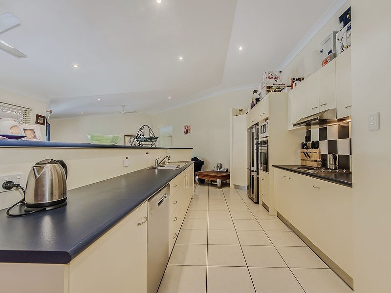 8 Greenfinch Court, Jacobs Well QLD 4208