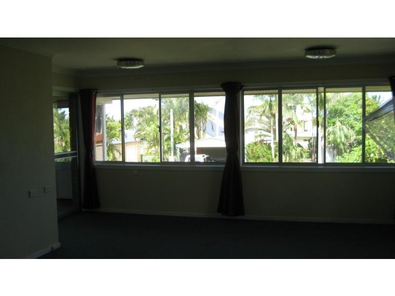 15 Warana Avenue, Steiglitz QLD 4207