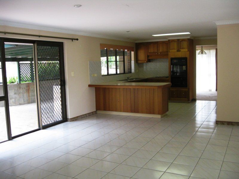 42 Quinns Hill Road East, Stapylton QLD 4207