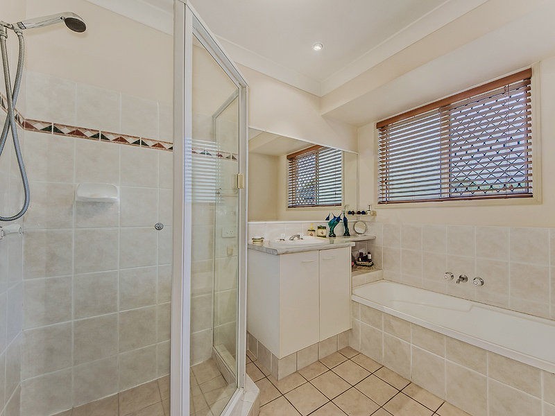 9 Samuel Court, Jacobs Well QLD 4208