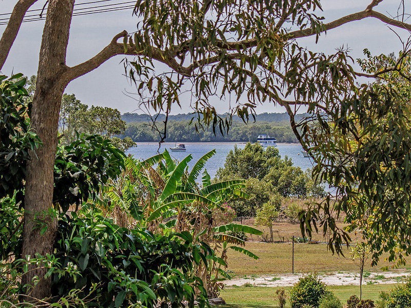 6 Seaview Avenue, Jacobs Well QLD 4208