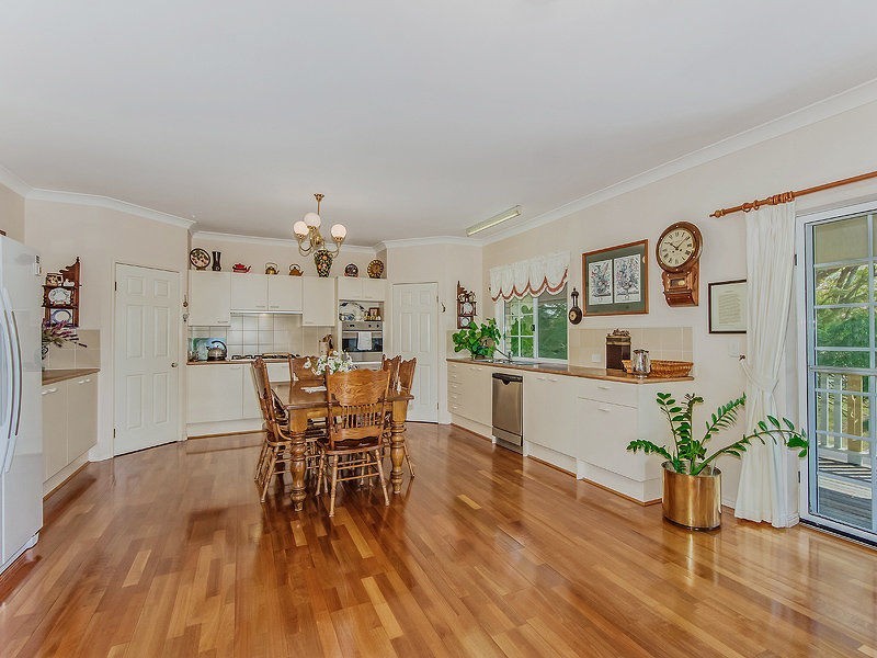 6 Seaview Avenue, Jacobs Well QLD 4208