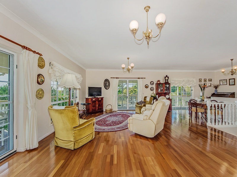 6 Seaview Avenue, Jacobs Well QLD 4208