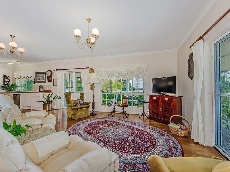 6 Seaview Avenue, Jacobs Well QLD 4208