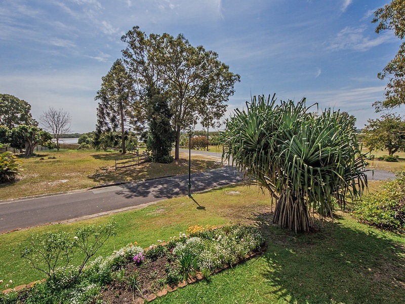 6 Seaview Avenue, Jacobs Well QLD 4208