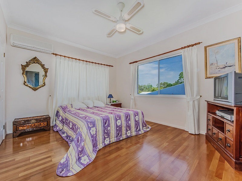 6 Seaview Avenue, Jacobs Well QLD 4208