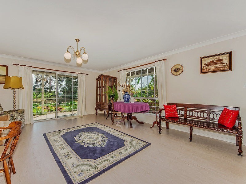 6 Seaview Avenue, Jacobs Well QLD 4208