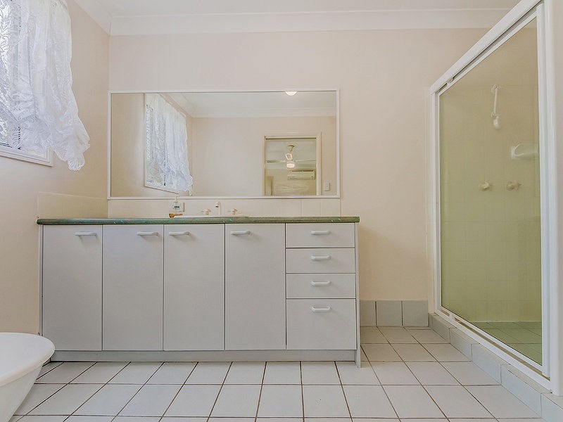 6 Seaview Avenue, Jacobs Well QLD 4208