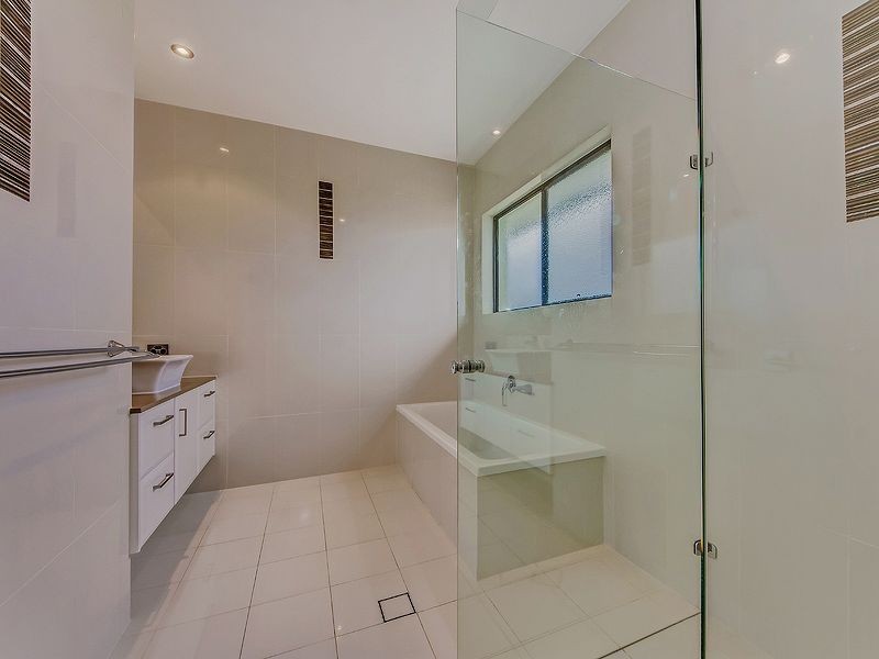 21 Marina Parade, Calypso Bay, Jacobs Well QLD 4208
