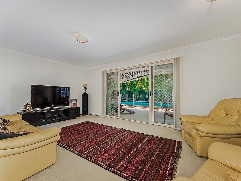 9 PELICAN Parade, Jacobs Well QLD 4208